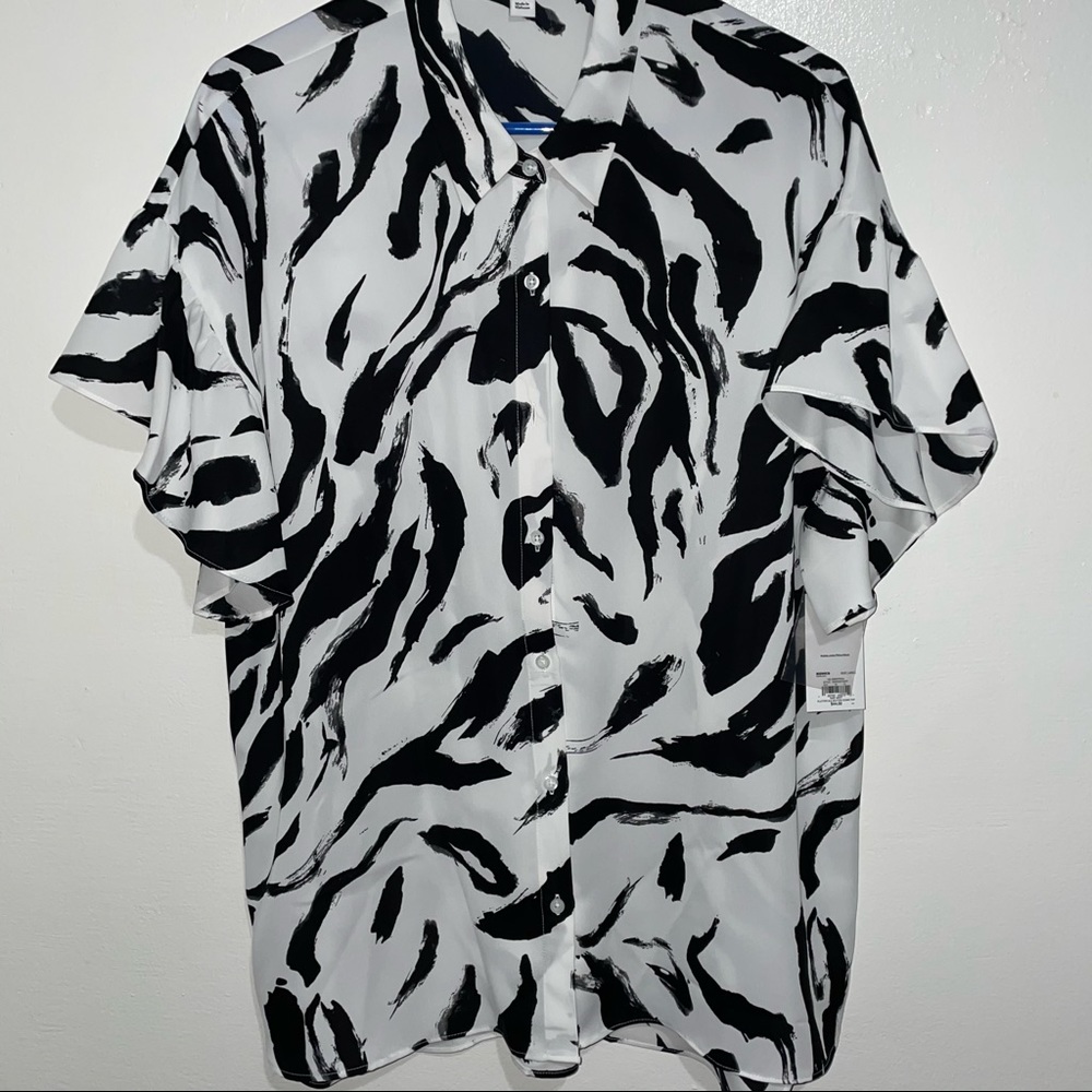 Nine West flutter sleeve button down top SZ: L